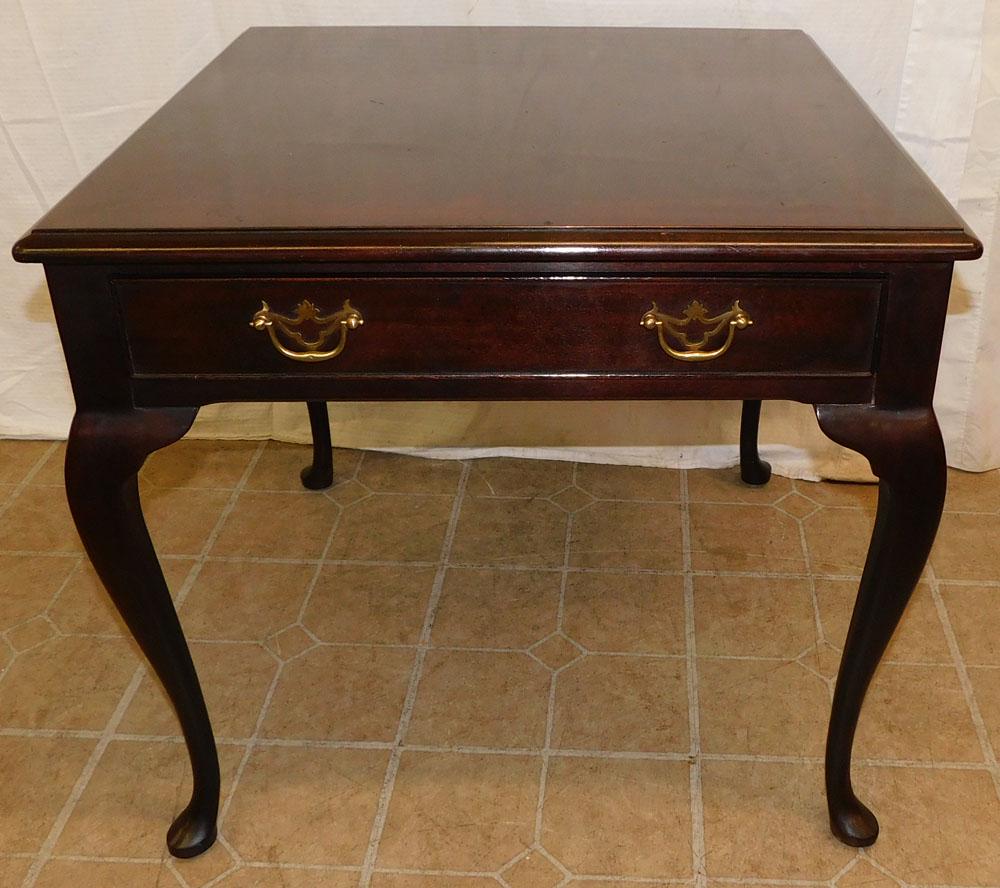 Mahogany Queen Anne 1 Drawer Table by Henredon: Mahogany Queen Anne 1 Drawer Table by Henredon. 26" W 26" D 24 1/4" H
