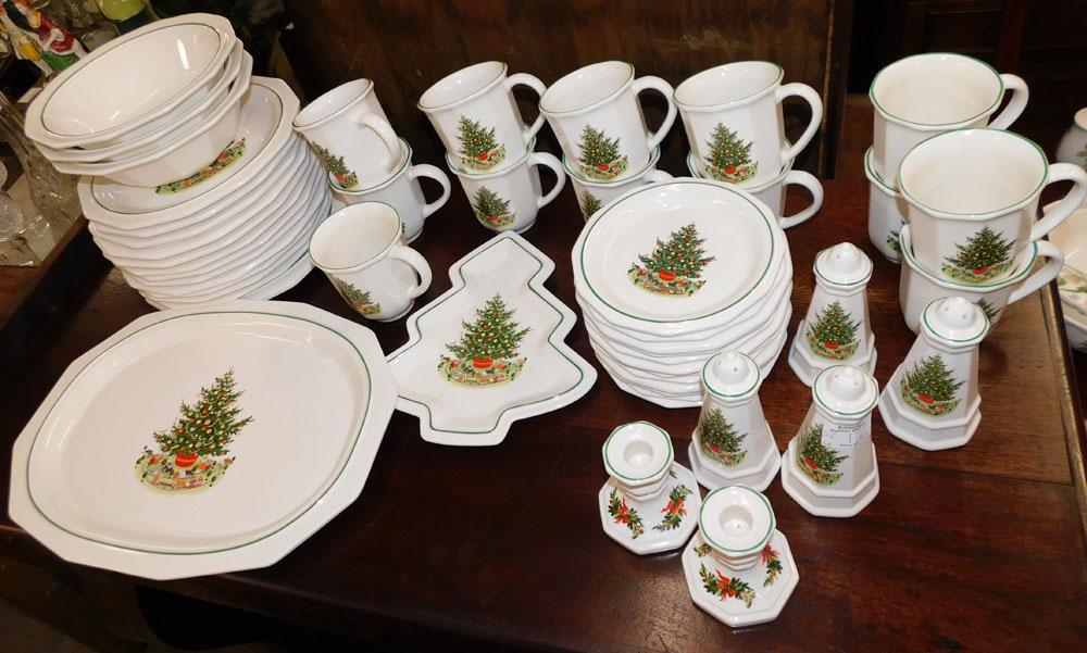 47 Pc Pfaltzgraff Christmas China (1 of 3)