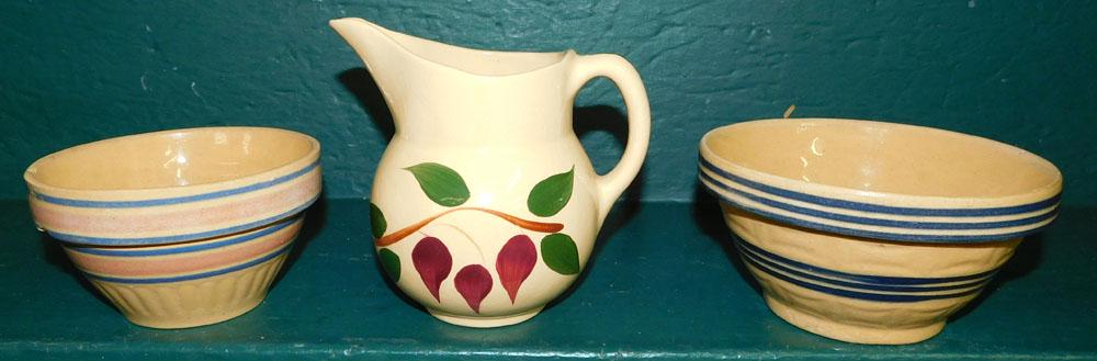 Watt Pottery Pitcher & 2 Mixing Bowls (1 of 5)