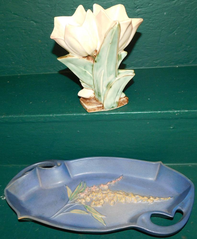 McCoy Vase & Roseville Foxglove Tray (1 of 4)