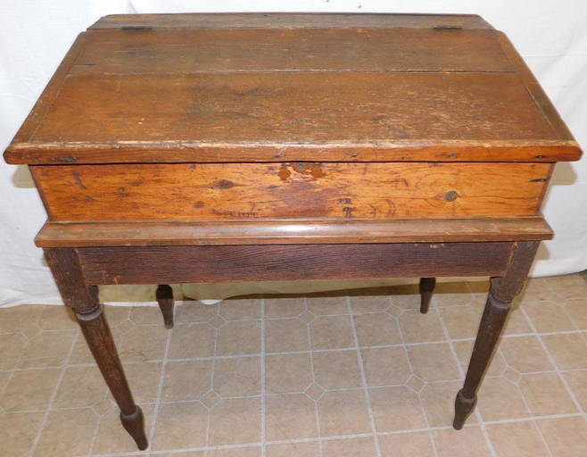 Antique Pine School Masters Desk (0284) on Sep 28, 2022 Langston