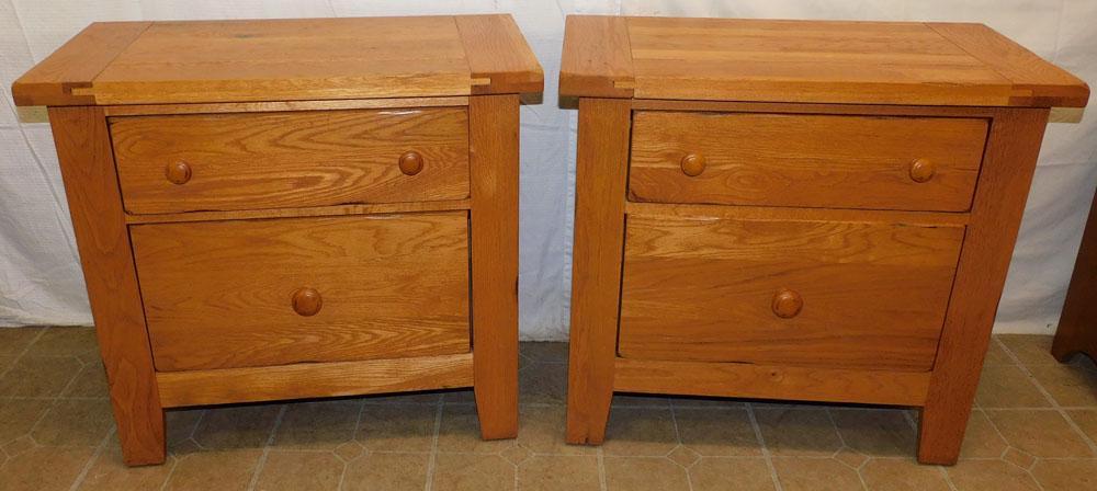 Pair of Oak 2 Drawer Night Stands by Vaughan Bassett (1 of 5)
