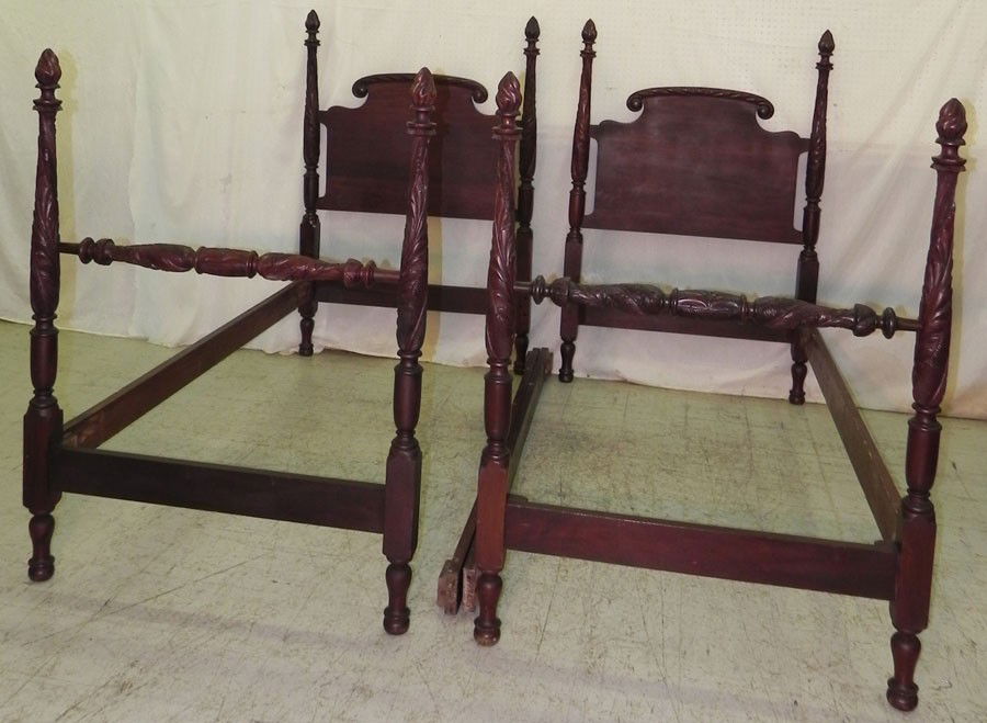 Pr 4 poster mahogany acanthus carved twin beds: Pair of four poster mahogany acanthus carved twin beds