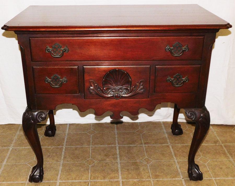 Mahogany Shell Carved Chippendale Style Lowboy (1 of 7)