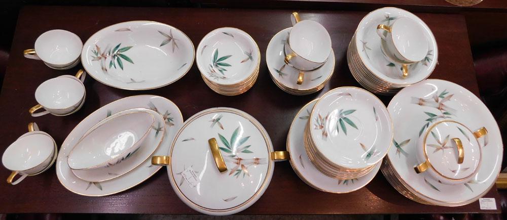 89 Pieces of Noritake "Canton" China: 89 Pieces of Noritake "Canton" China. ALL DESCRIPTIONS AND ANY CONDITION STATEMENT GIVEN BY LANGSTON AUCTION GALLERY ARE STRICTLY AN OPINION AND LANGSTON'S SHALL HAVE NO RESPONSIBILITY FOR ERRORS OR O