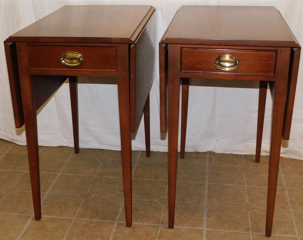Pair of Unsigned Craftique Mahogany Pembroke Drop-Leaf 1 Drawer Tables (1 of 5)