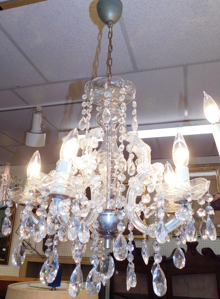 5 Light Glass Chandelier with Prisms: 5 Light Glass Chandelier with Prisms. 17" Dia. 19" H ALL DESCRIPTIONS AND ANY CONDITION STATEMENT GIVEN BY LANGSTON AUCTION GALLERY ARE STRICTLY AN OPINION AND LANGSTON'S SHALL HAVE NO RESPONSIBILITY 