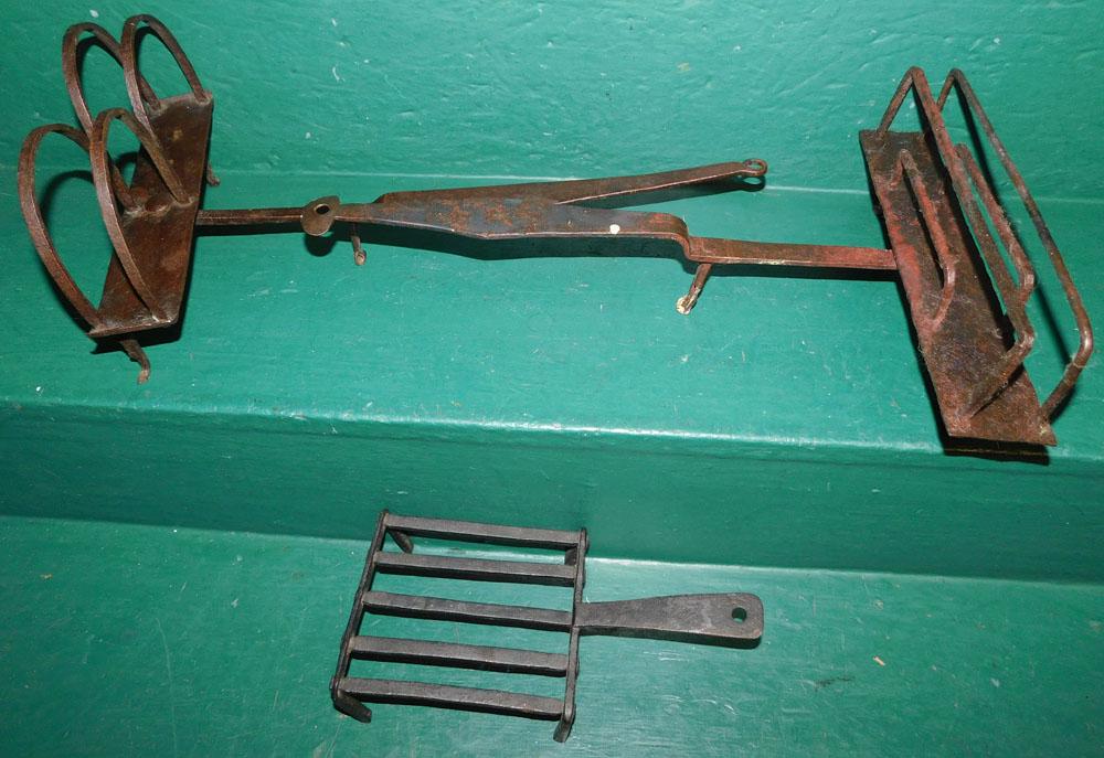 2 Handmade Iron Toast Racks & Trivet (1 of 2)