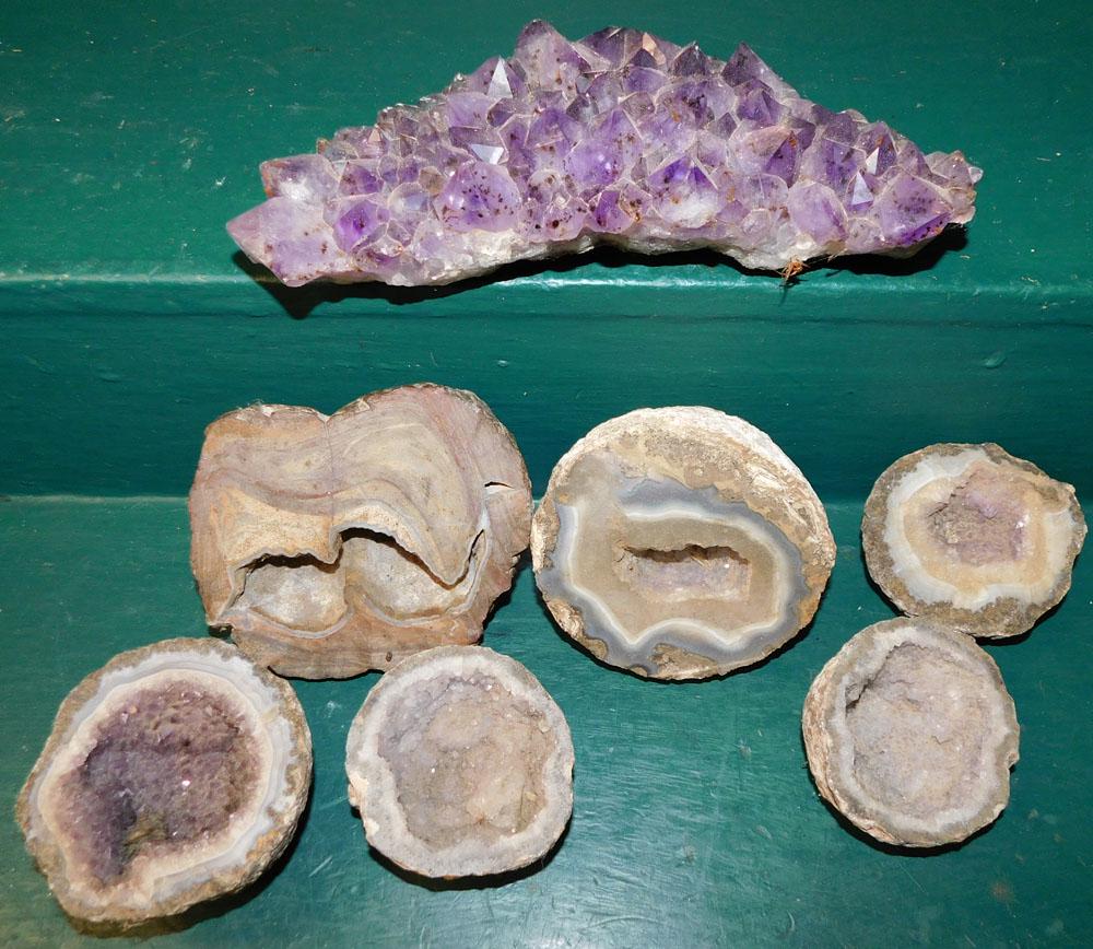 Lot of Geodes: Lot of Geodes . Up to 10 1/4' L ALL DESCRIPTIONS AND ANY CONDITION STATEMENT GIVEN BY LANGSTON AUCTION GALLERY ARE STRICTLY AN OPINION AND LANGSTON'S SHALL HAVE NO RESPONSIBILITY FOR ERRORS OR OMISSIO