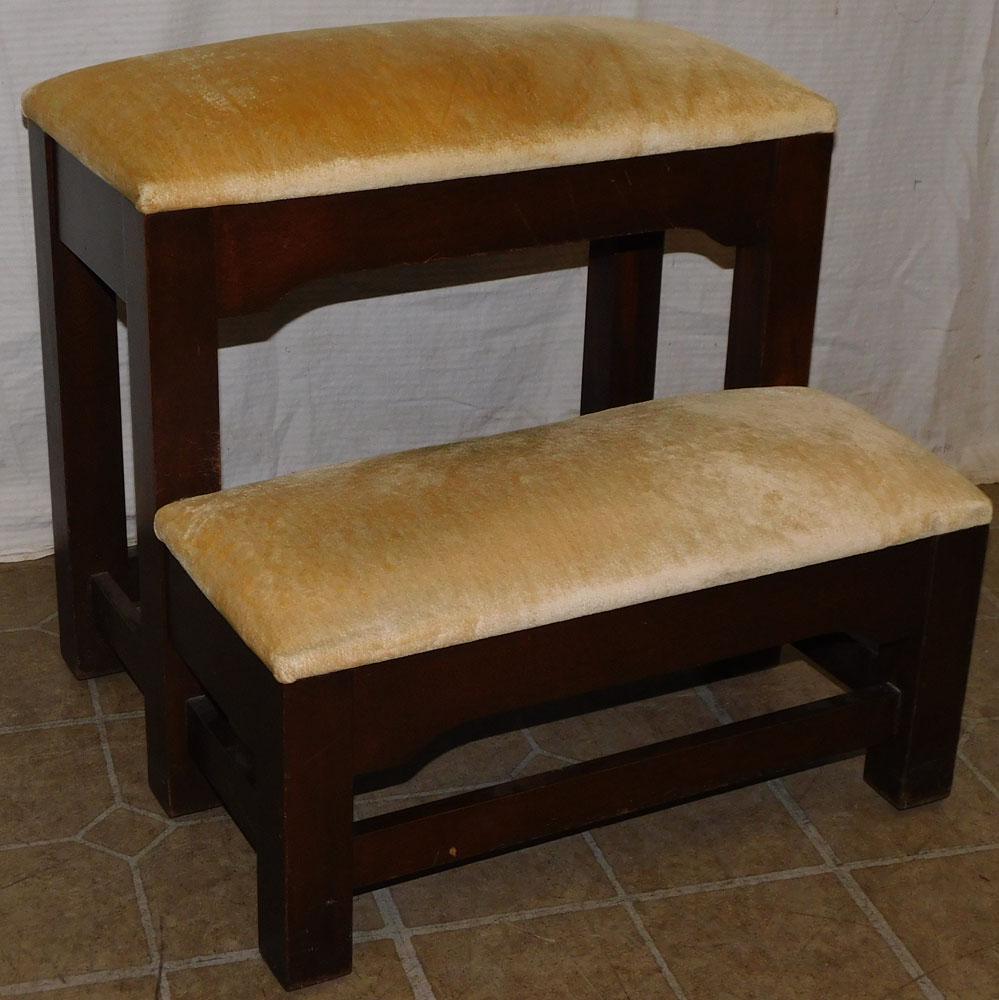 Mahogany Bed Steps: Mahogany Bed Steps . 20 1/4" W 18 1/4" D 18" H ALL DESCRIPTIONS AND ANY CONDITION STATEMENT GIVEN BY LANGSTON AUCTION GALLERY ARE STRICTLY AN OPINION AND LANGSTON'S SHALL HAVE NO RESPONSIBILITY FOR ER