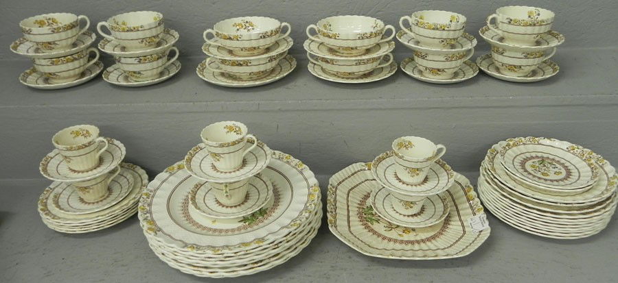 (64) pc dinner set "Buttercup" pattern by Spode.: (64) piece dinner set in "Buttercup" pattern by Spode.