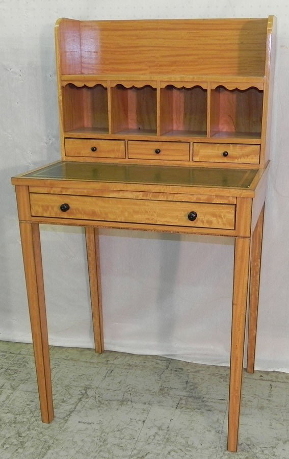 Satin wood cabinetmakers ladies desk.: Satin wood cabinetmakers ladies desk.