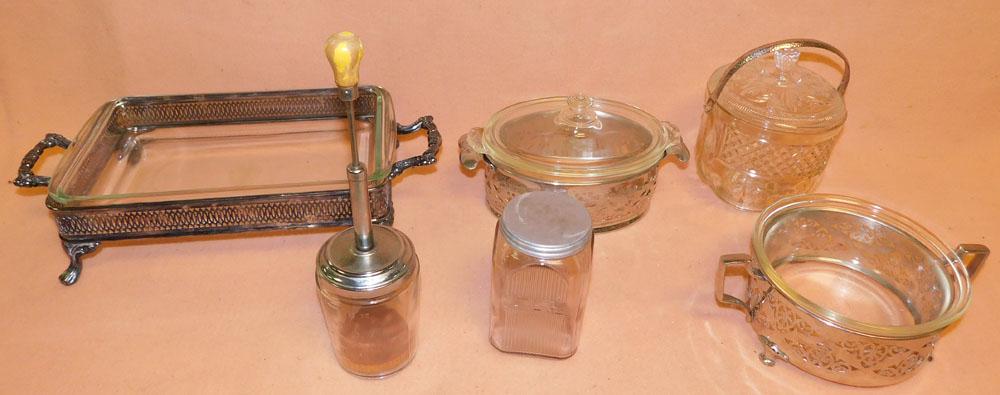 Lot of Pyrex Serving Dishes: Lot of Pyrex Serving Dishes . "ALL DESCRIPTIONS AND ANY CONDITION STATEMENT GIVEN BY LANGSTON AUCTION GALLERY ARE STRICTLY OPINIONS AND LANGSTON'S SHALL HAVE NO RESPONSIBILITY FOR ERRORS OR OMISSIONS.