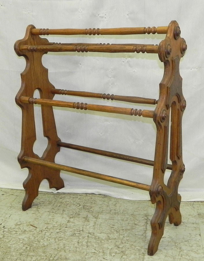 Fine chestnut and burl walnut Victorian towel rail: Fine chestnut and burl walnut Victorian towel rail.