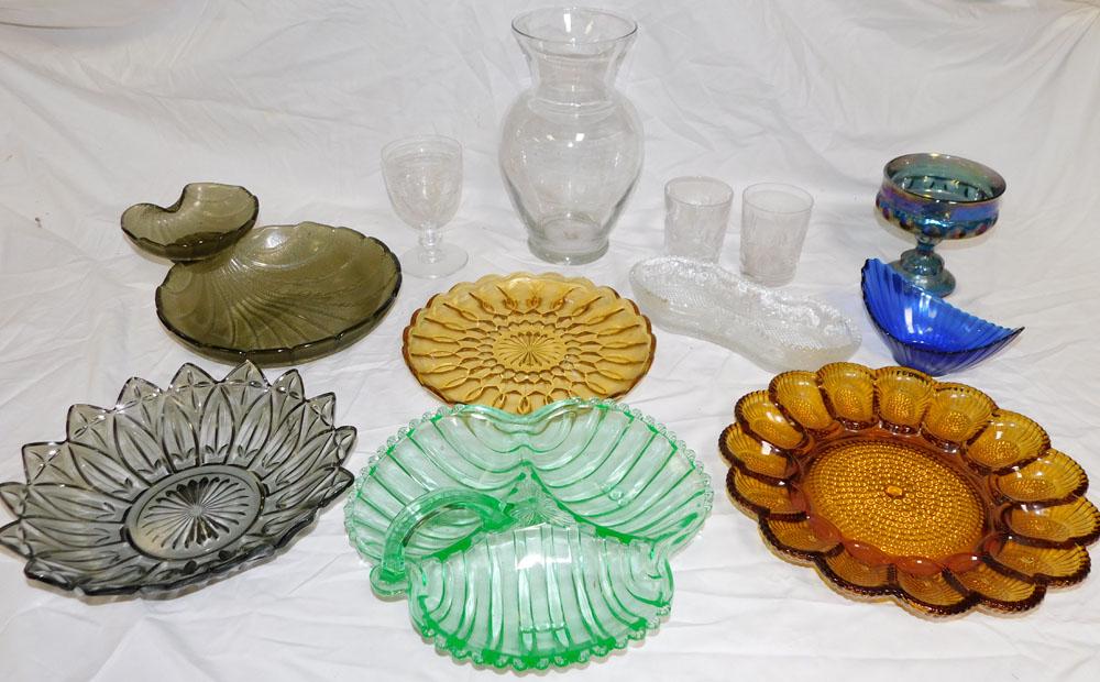 Lot Colored & Pressed Glass Items (1 of 7)