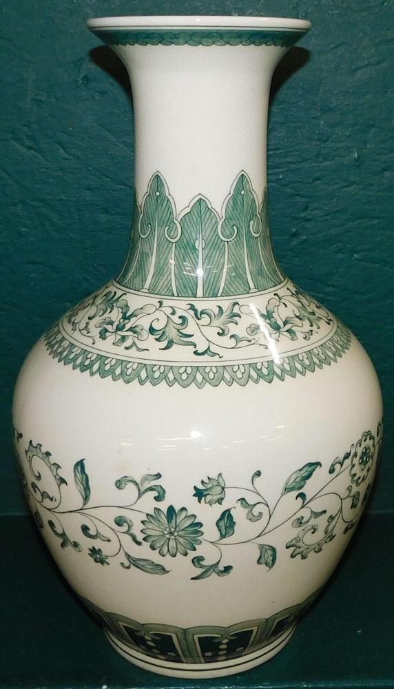 Oriental Porcelain Vase Lamp (1 of 4)