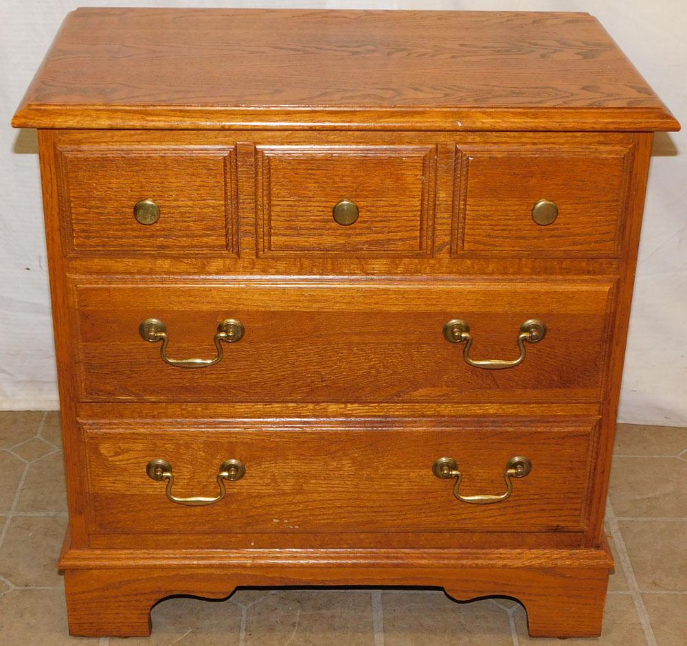 Oak 3 Drawer Night Stand W/ Carrying Handles (1 of 5)