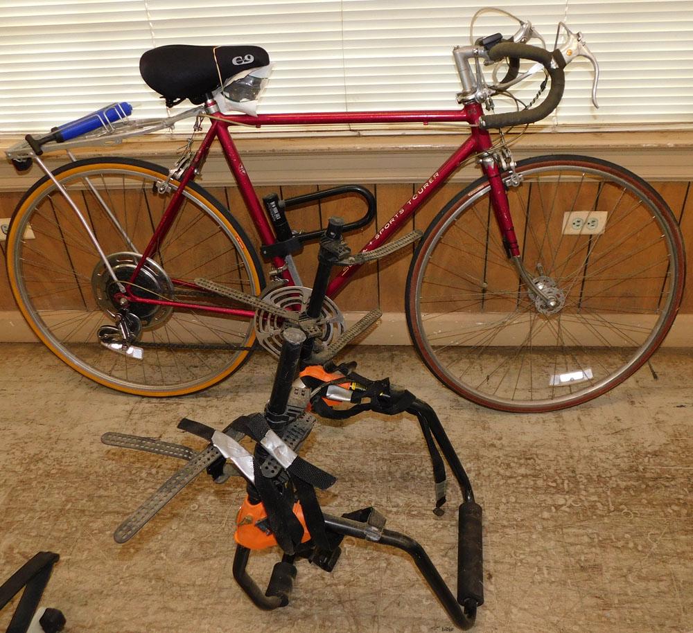 Vintage Schwinn Men's Bike W/ Rack: Vintage Schwinn Men's Bike W/ Rack. ALL DESCRIPTIONS AND ANY CONDITION STATEMENT GIVEN BY LANGSTON AUCTION GALLERY ARE STRICTLY OPINIONS AND LANGSTON'S SHALL HAVE NO RESPONSIBILITY FOR ERRORS OR OMISS