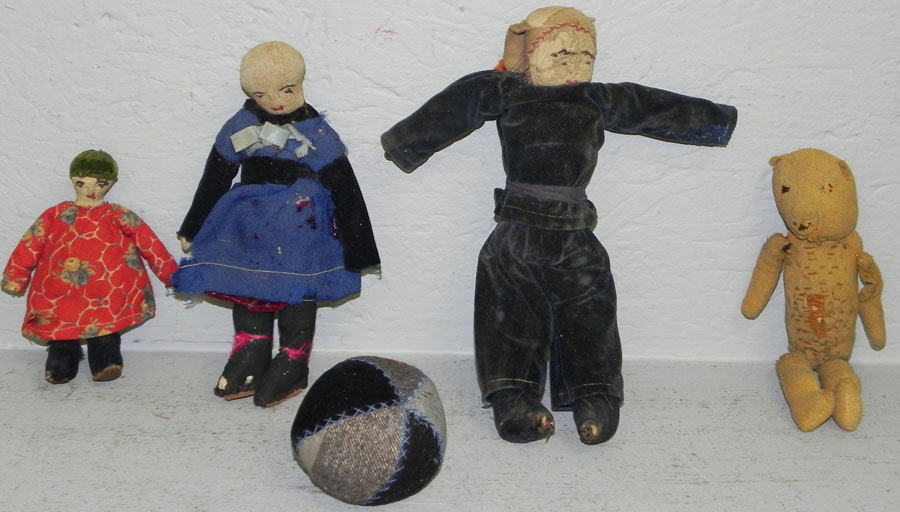 (4) primitive hand made rag dolls and pin cushion.: (4) primitive hand made rag dolls and pin cushion.