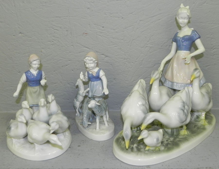 (3) Bavarian farm animal figurines: (3) Bavarian farm animal figurines