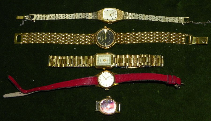 Lot of (5) miscellaneous watches.: Lot of (5) miscellaneous watches. Includes Seiko, Greun, Timex and Pierre Cardin.