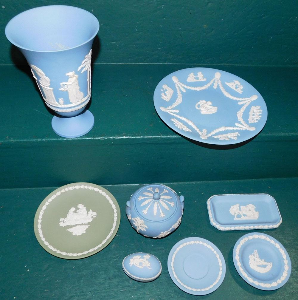 Lot 8 Wedgwood Porcelain Items (1 of 6)