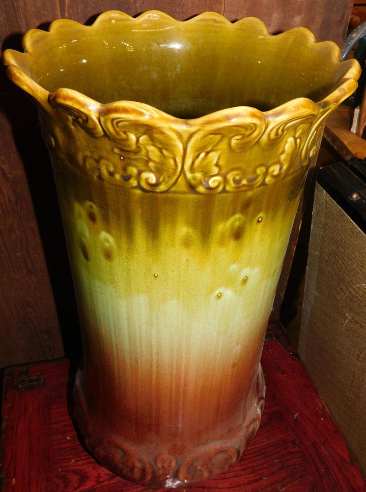 Majolica Umbrella Stand: Majolica Umbrella Stand. 21" H PLEASE REFER TO OUR "TERMS OF SALE" FOR FULL DISCLOSURE OF OUR POLICY. THANK YOU!"
