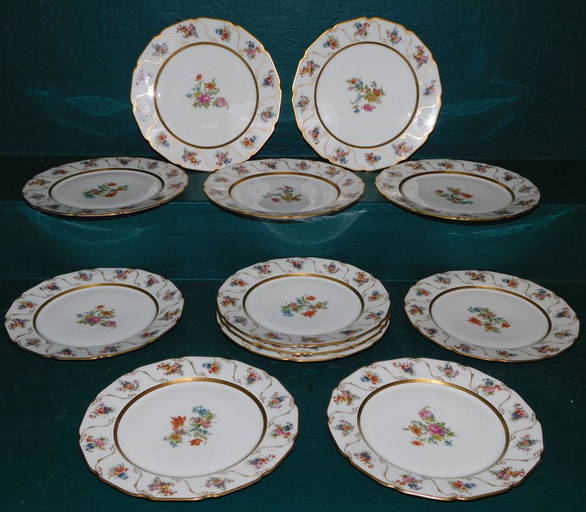 Set 12 Porcelain Limoges Plates (0835) on Jan 02, 2023 Langston