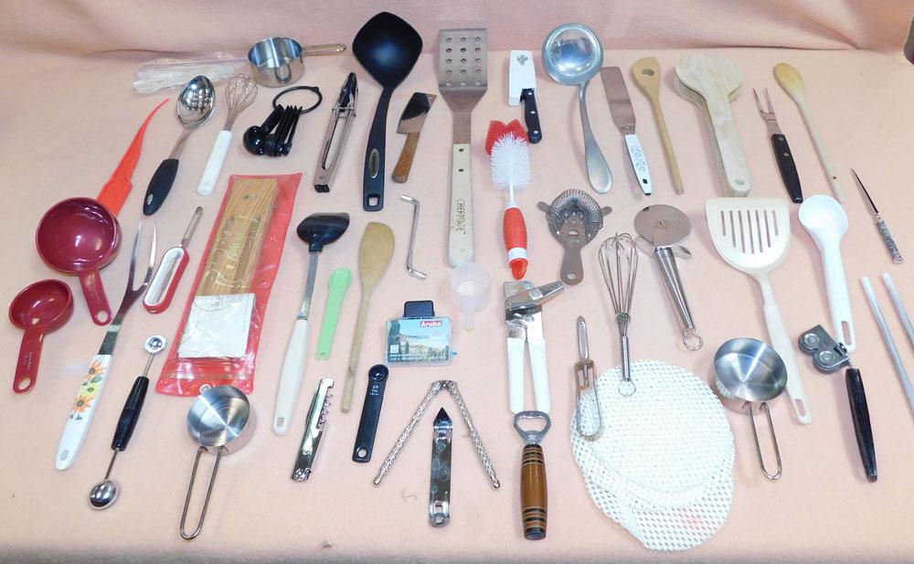 Lot Kitchen Utensils (1 of 3)