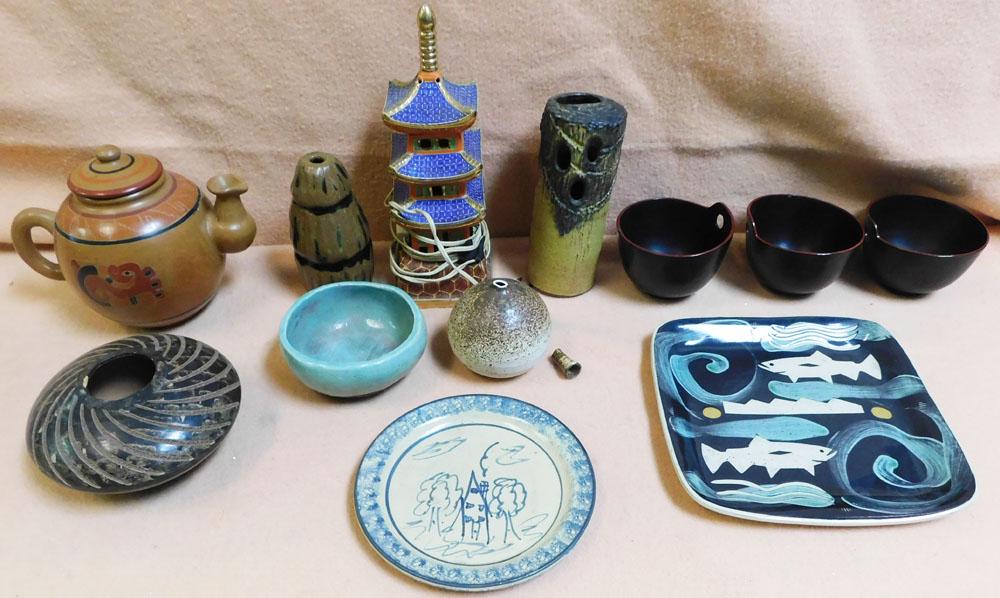 Lot Oriental Pottery Items (1 of 4)