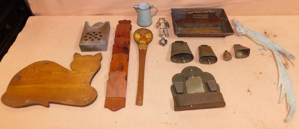 Lot Metal & Wood Primitive Country Items (1 of 3)