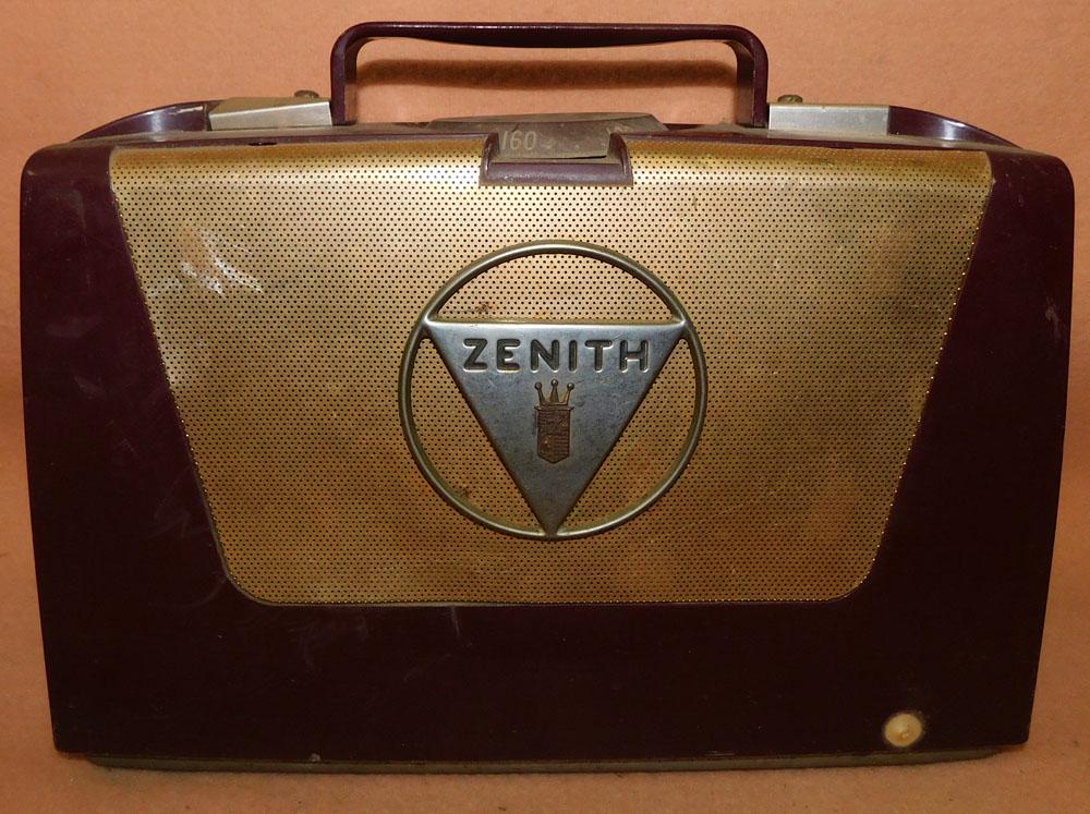 Vintage Zenith Radio: Vintage Zenith Radio. "ALL DESCRIPTIONS AND ANY CONDITION STATEMENT GIVEN BY LANGSTON AUCTION GALLERY ARE STRICTLY OPINIONS AND LANGSTON'S SHALL HAVE NO RESPONSIBILITY FOR ERRORS OR OMISSIONS. THE ABS