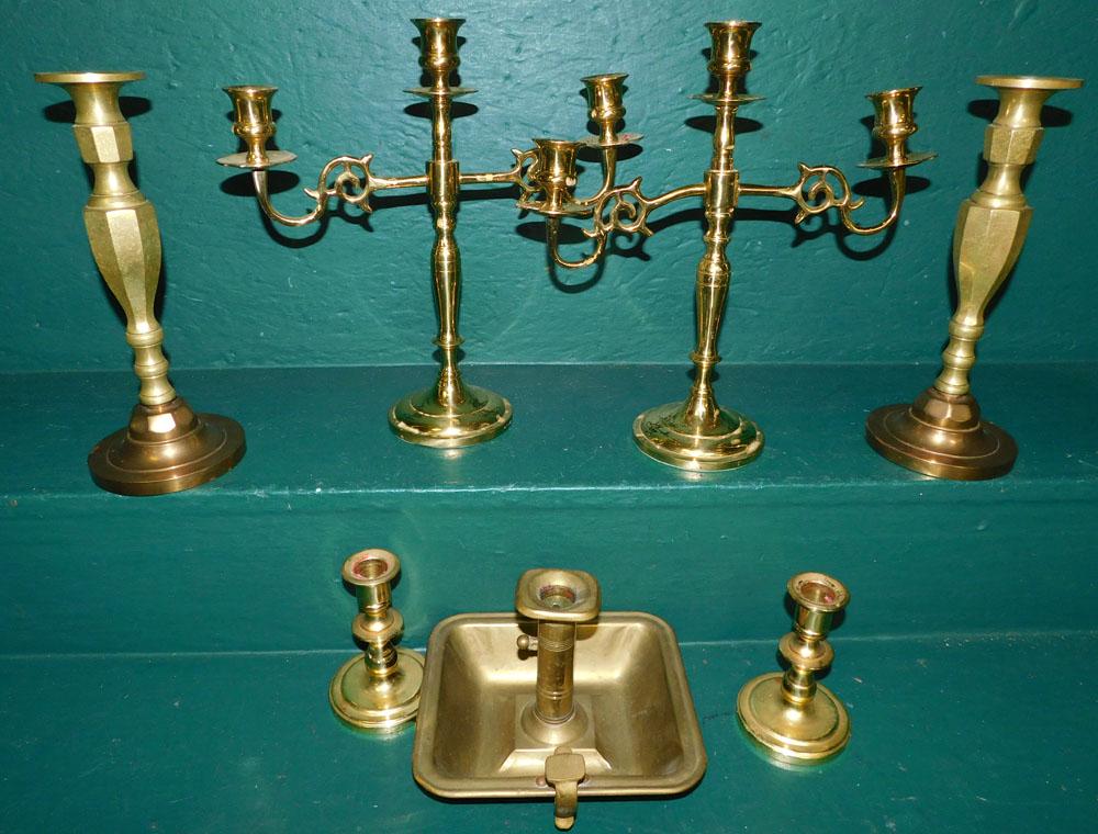 Lot Brass Items: Lot Brass Items. "ALL DESCRIPTIONS AND ANY CONDITION STATEMENT GIVEN BY LANGSTON AUCTION GALLERY ARE STRICTLY OPINIONS AND LANGSTON'S SHALL HAVE NO RESPONSIBILITY FOR ERRORS OR OMISSIONS. THE ABSENCE