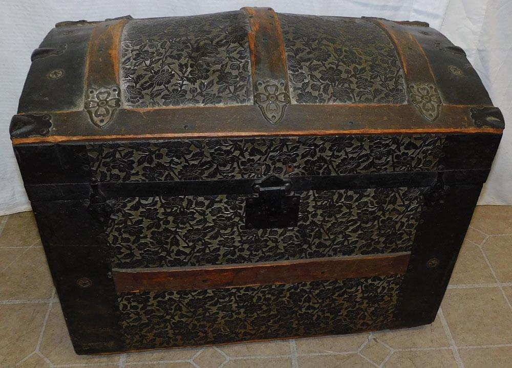 Antique Dome Top Trunk (1 of 4)