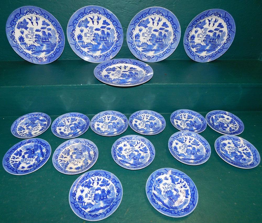 Lot Blue Willow Plates (1 of 5)