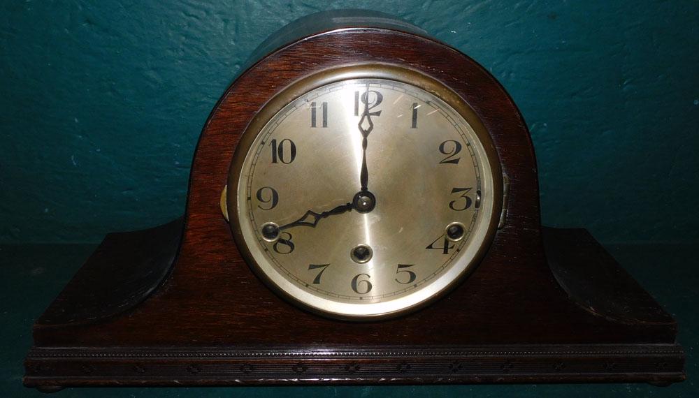 Antique Oak Head & Shoulders Mantel Clock (1 of 2)