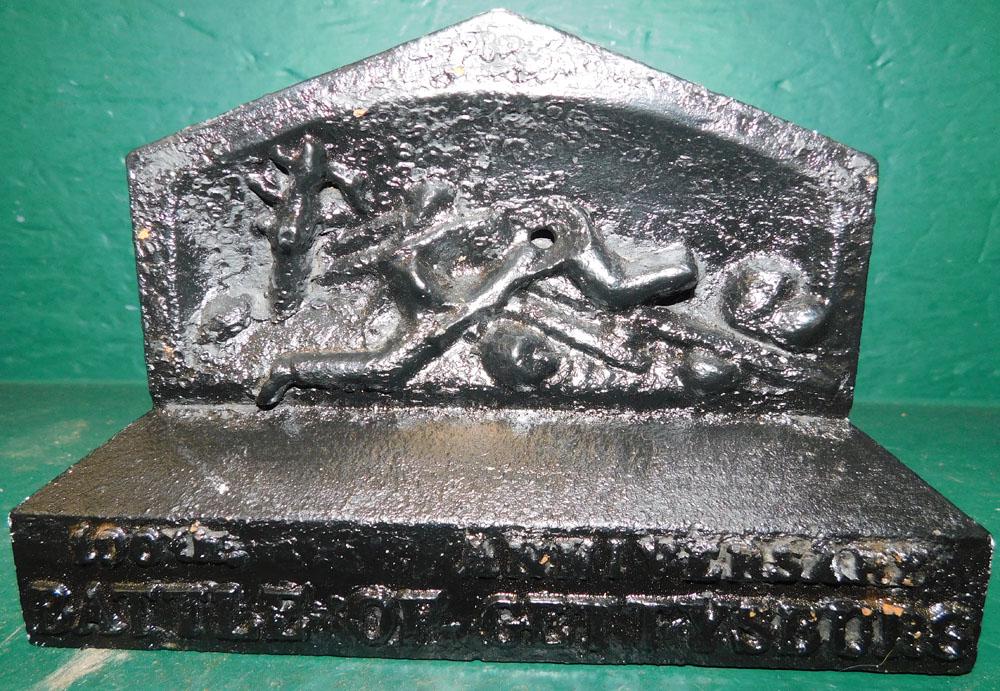 Cast Iron Gettysburg Battle Door Stop: Cast Iron Gettysburg Battle Door Stop. 7 1/2" W 5" H "ALL DESCRIPTIONS AND ANY CONDITION STATEMENT GIVEN BY LANGSTON AUCTION GALLERY ARE STRICTLY OPINIONS AND LANGSTON'S SHALL HAVE NO RESPONSIBILITY F