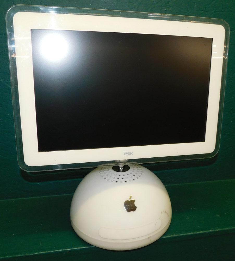 Vintage Apple iMac / No Cords (1 of 4)