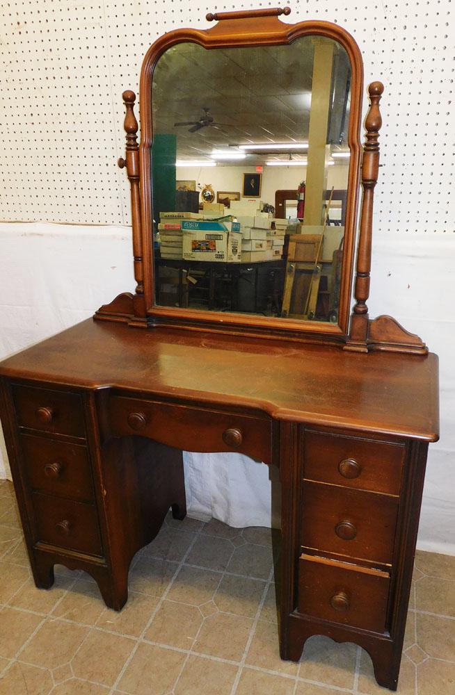 Maple Dresser W/ Mirror (1 of 4)