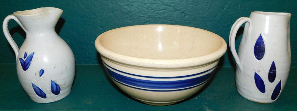 Antique Mixing Bowl & 2 Williamsburg Pottery Pitchers (1 of 5)