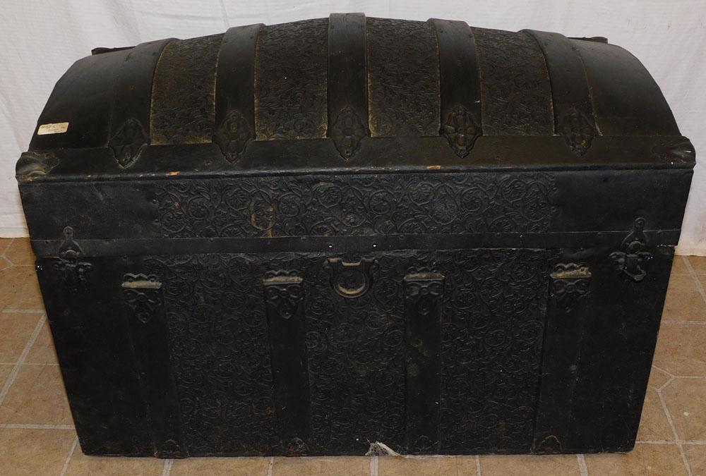 Antique Dome Top Trunk (1 of 4)