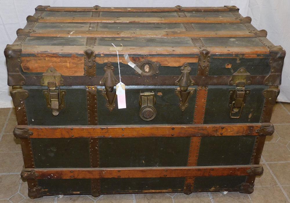 Antique Flat Top Trunk (1 of 4)