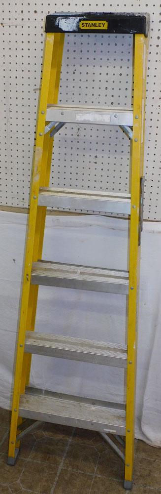 Stanley 5 Ft. Ladder (1 of 3)