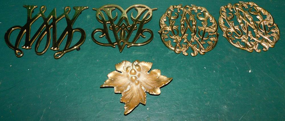 5 Pc Virginia Metalcrafters Trivets & Ash Tray: 5 Pc Virginia Metalcrafters Trivets & Ash Tray. ALL DESCRIPTIONS AND ANY CONDITION STATEMENT GIVEN BY LANGSTON AUCTION GALLERY ARE STRICTLY OPINIONS AND LANGSTON'S SHALL HAVE NO RESPONSIBILITY FOR ERR