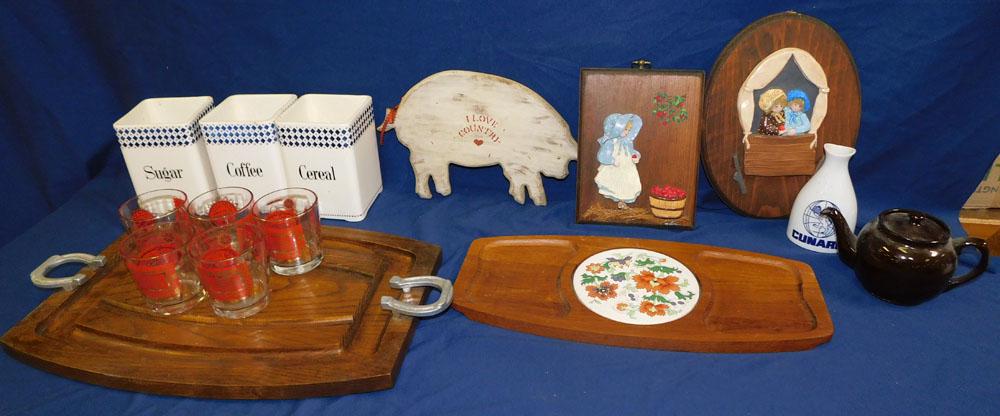 Lot Cutting Boards & Canister Set (1 of 5)