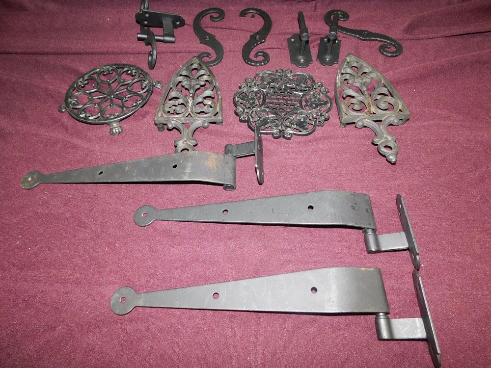 Lot Cast Iron Trivets & Hardware (1 of 3)