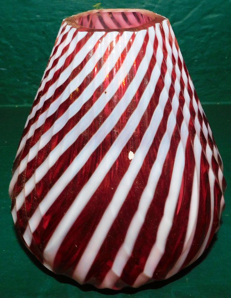 Cranberry Swirl Vase (1 of 1)