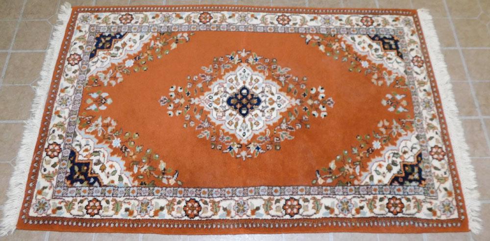 3' 0" X 5' 0" Hand Made Oriental Rug: 3' 0" X 5' 0" Hand Made Oriental Rug. "ALL DESCRIPTIONS AND ANY CONDITION STATEMENT GIVEN BY LANGSTON AUCTION GALLERY ARE STRICTLY OPINIONS AND LANGSTON'S SHALL HAVE NO RESPONSIBILITY FOR ERRORS OR OM