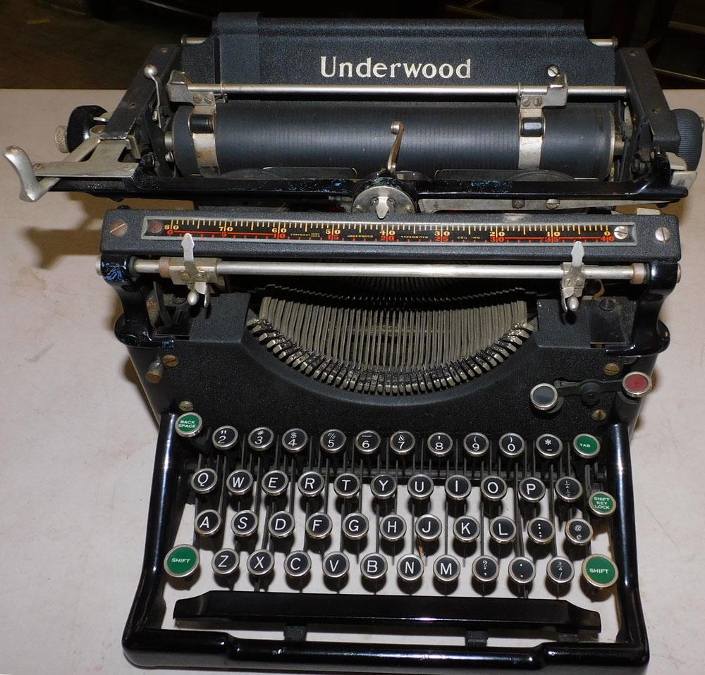 Antique Underwood Typewriter (1 of 3)