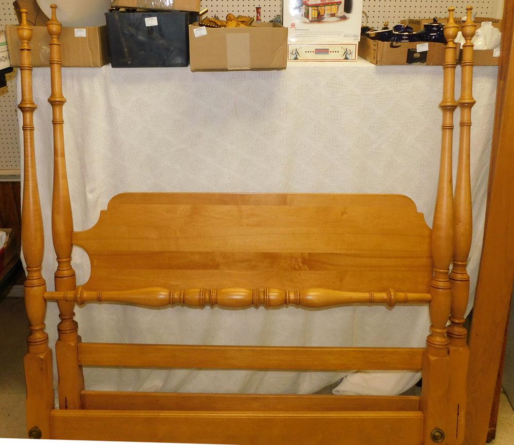 Maple Full Size  Bed W/ Rails (1 of 2)